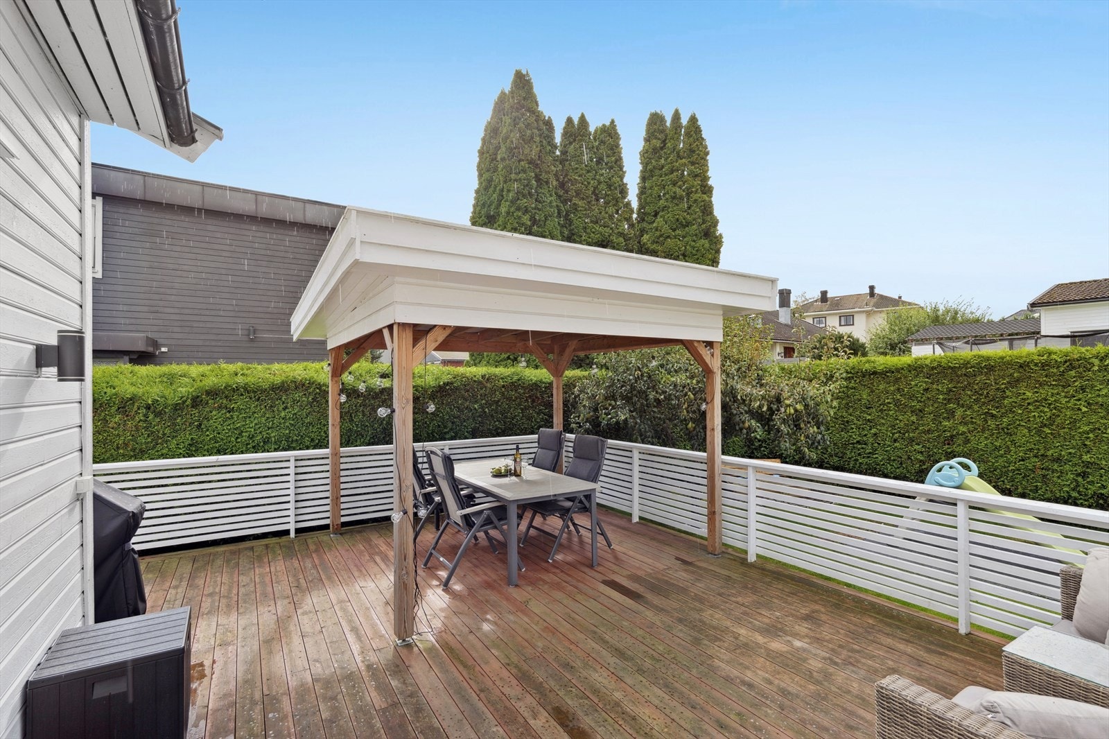 Boligen har utgang til en solrik terrasse på 39 kvm. Galleribilde