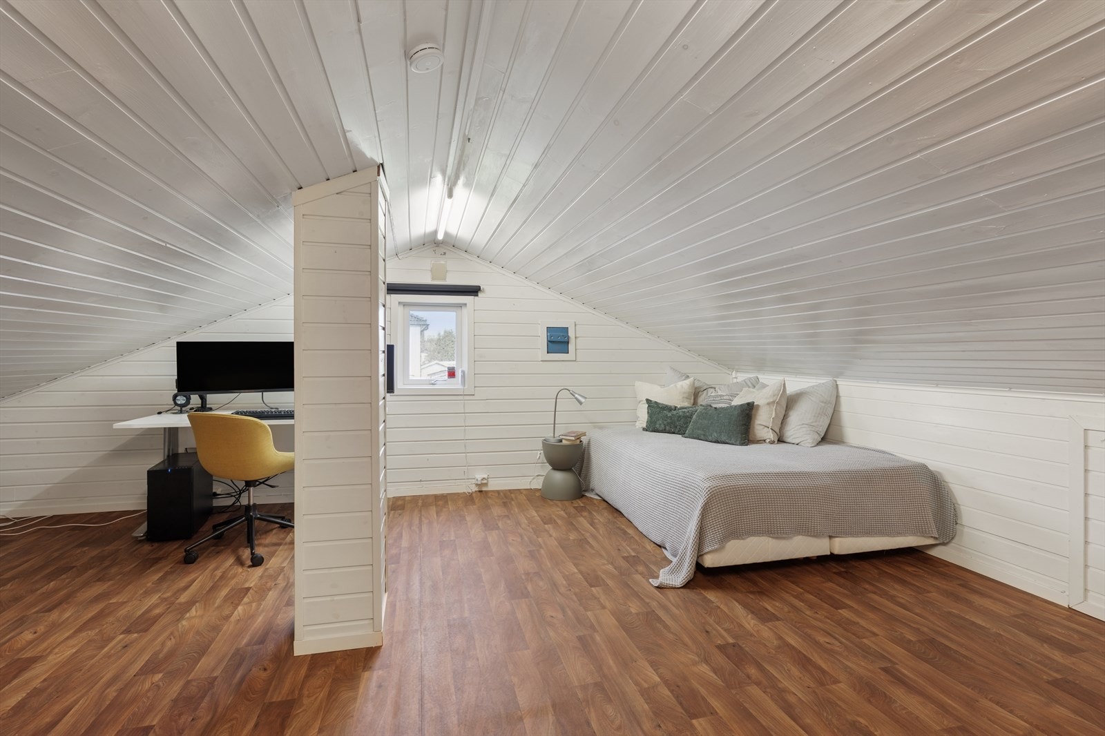 Boligen har en loftstue, men loftstuen er ikke godkjent. Se punkt ferdigattest for mer informasjon. Galleribilde