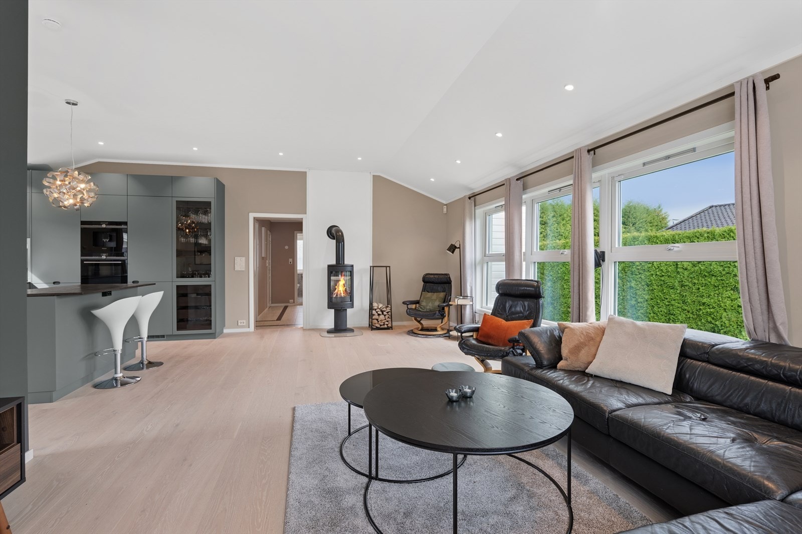 Stuen oppleves som hjertet av boligen. Galleribilde