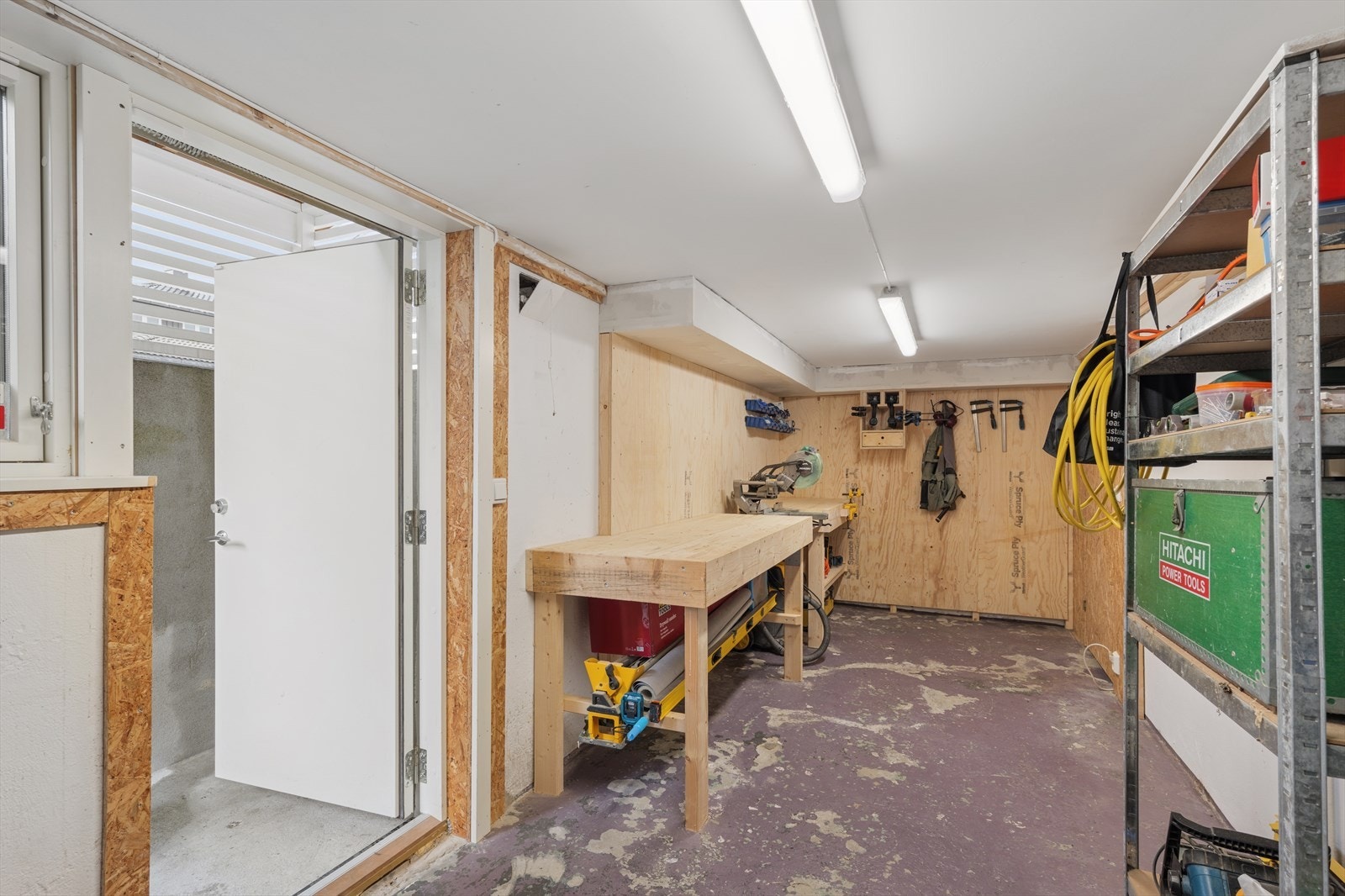 Lagringsplass i kjelleren. Galleribilde