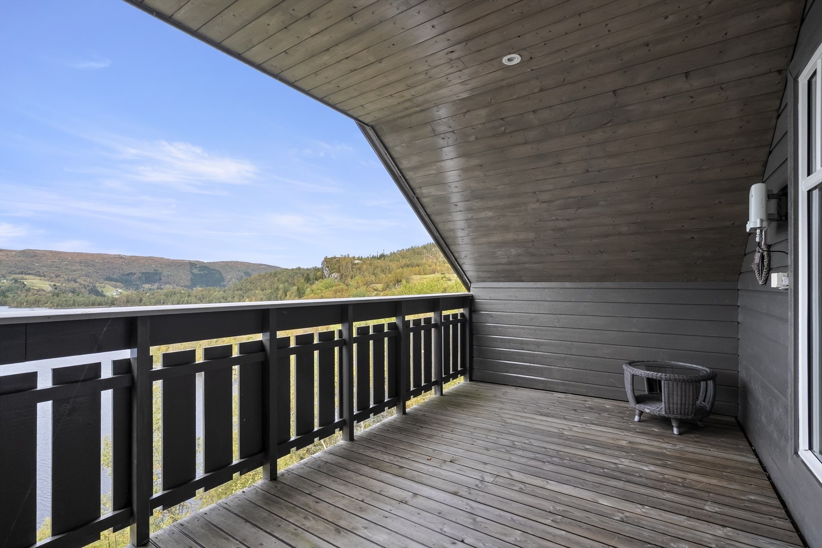 Takoverbygd balkong med integrert belysning Galleribilde