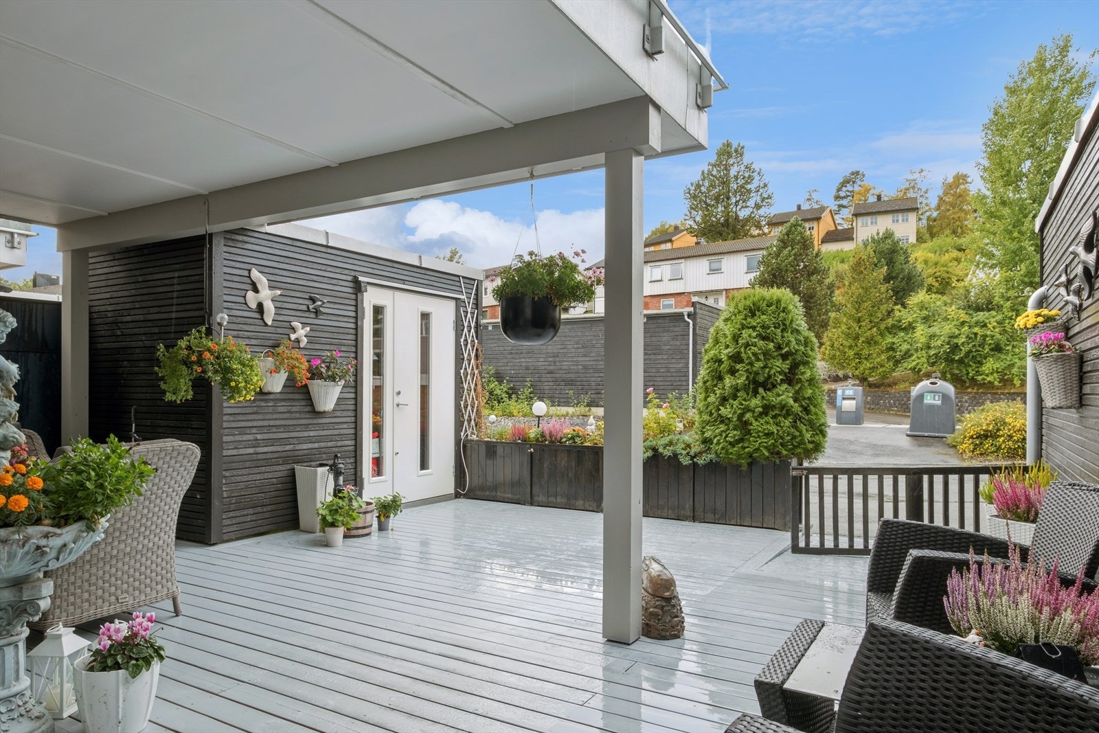 Terrasse med bod Galleribilde