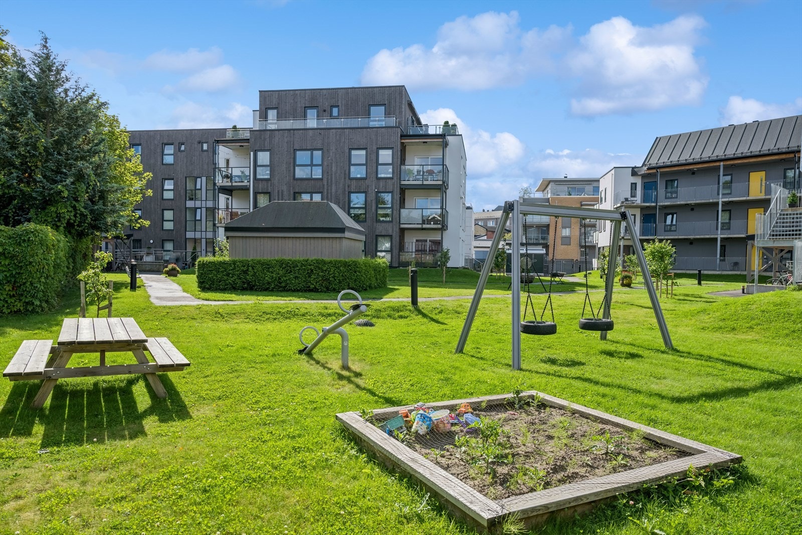 Et grøntareal for trivsel i Karolines Hage, helt avskjermet fra trafikk og støy. Galleribilde