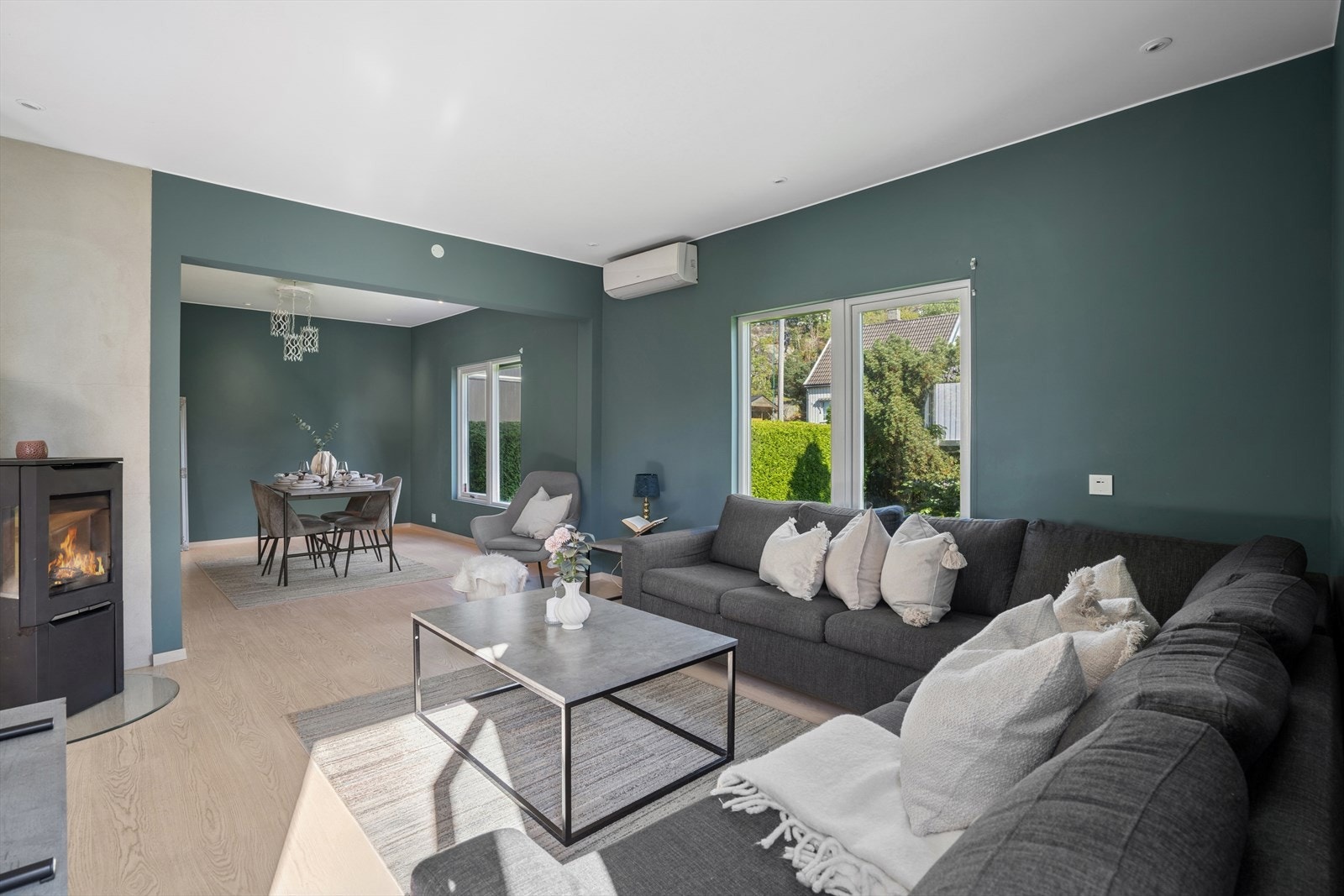 Den store stuen har en god planløsning som gir deg flere innredningsmuligheter. Galleribilde