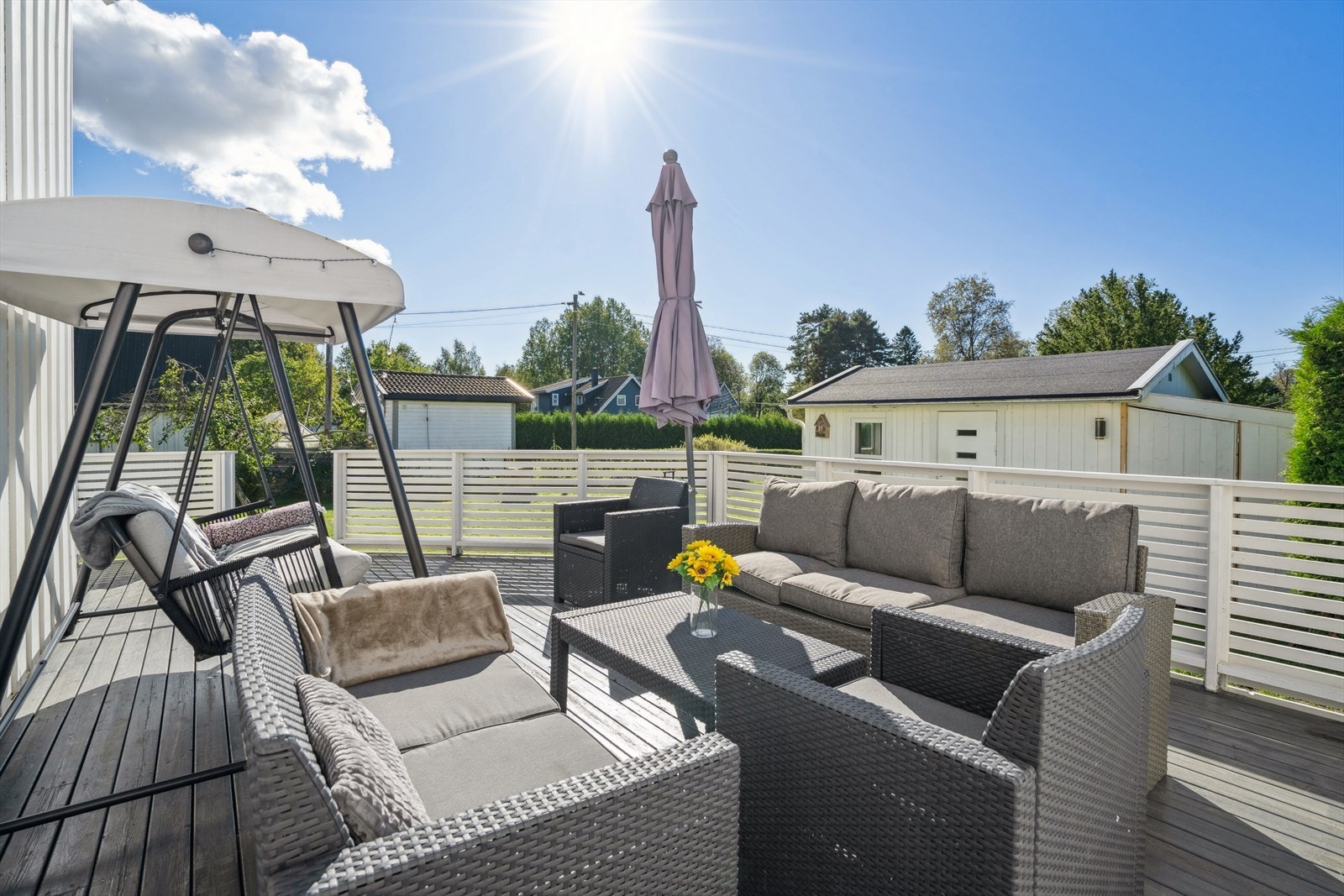 Her er det god plass til en stor sittegruppe. Galleribilde