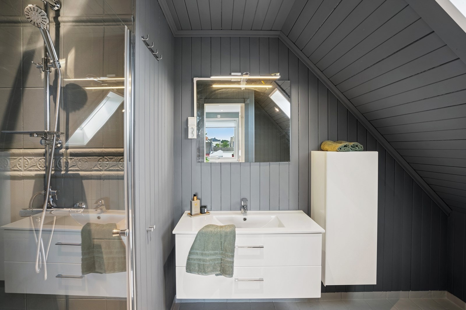 Stor og praktisk baderom med gulvvarme. Galleribilde