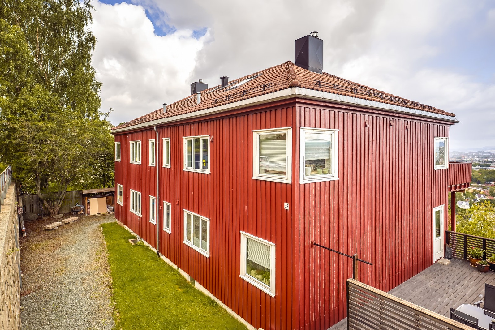 Det er gode parkeringsmuligheter i gaten utenfor. Galleribilde