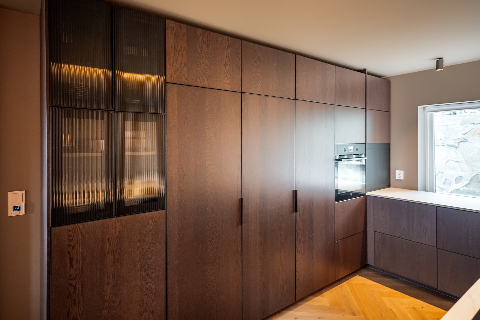 Integrerte hvitevarer medfølger i handelen. Galleribilde