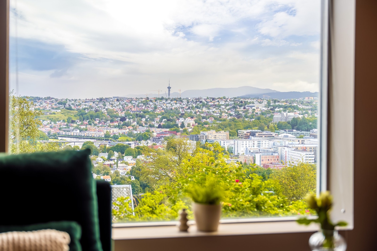 Usedvanlig god beliggenhet ved "utsikten" på Sverresli/Sverresborg. Galleribilde