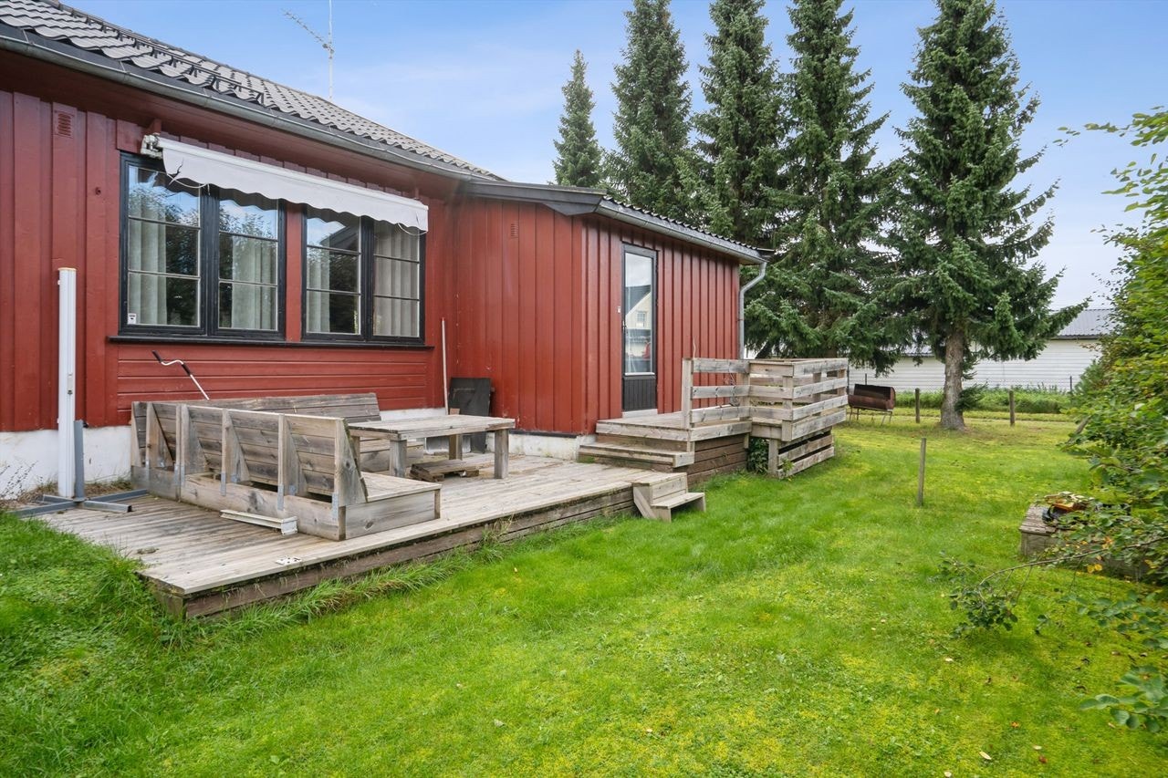 Eiendommen ligger i et område med umiddelbar nærhet til fine turmuligheter i skog og mark. Galleribilde