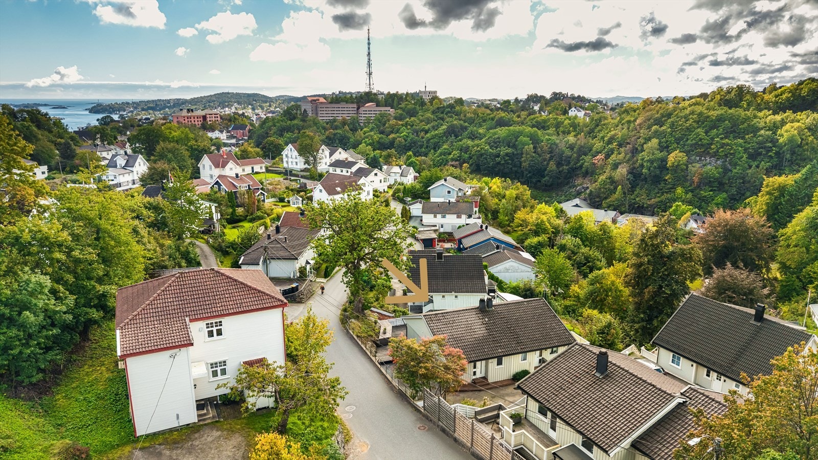 Boligen har en fin beliggenhet i Barbugårdsveien, kort vei fra sentrum Galleribilde