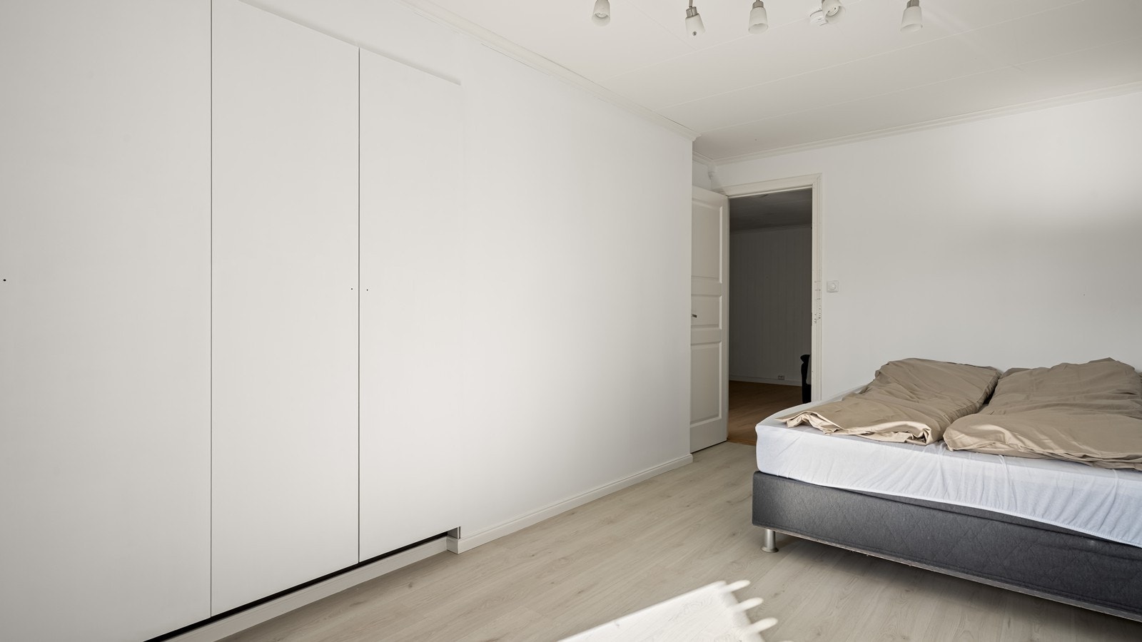 God oppbevaring i stor garderobeløsning Galleribilde