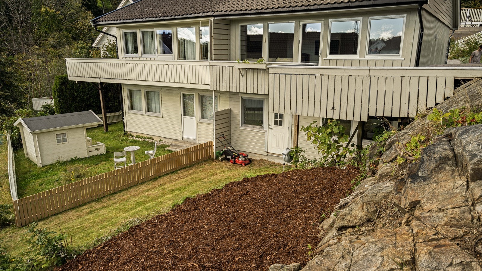 Huset er malt ett strøk utvendig i 2025 Galleribilde