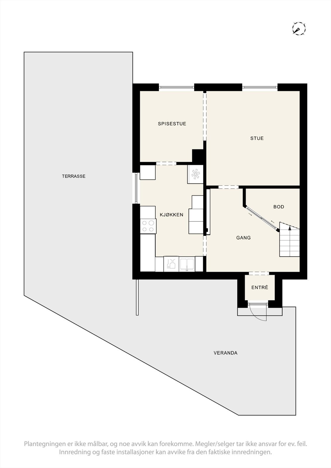 Første etasjen består av en romslig entre/gang, stue, spisestue og kjøkken. Galleribilde