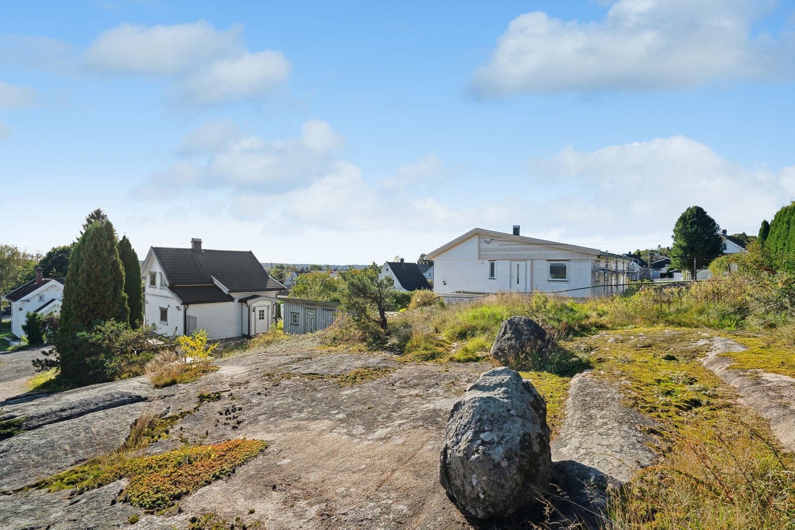 Eiendommen har en romslig tomt på 767 m² med mye potensial. Galleribilde