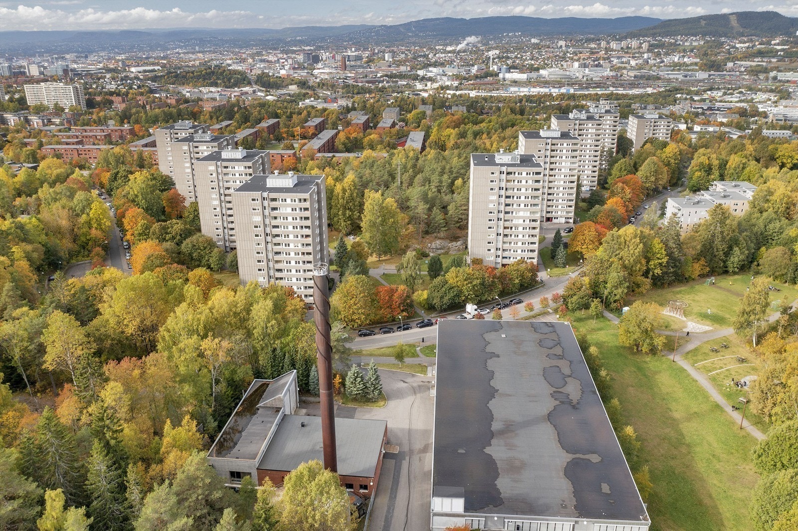Kombinasjonseiendom med bygg på ca. 990 kvm og tilhørende eiet tomt på ca. 2 234 kvm Galleribilde