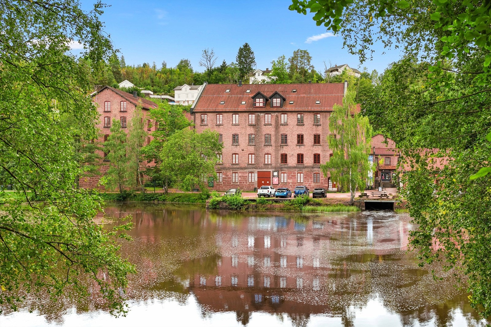 Du kan oppleve foredrag, forestillinger, konserter, festivaler, utstillinger og verksteder, og få innsyn i skapende prosesser. Galleribilde