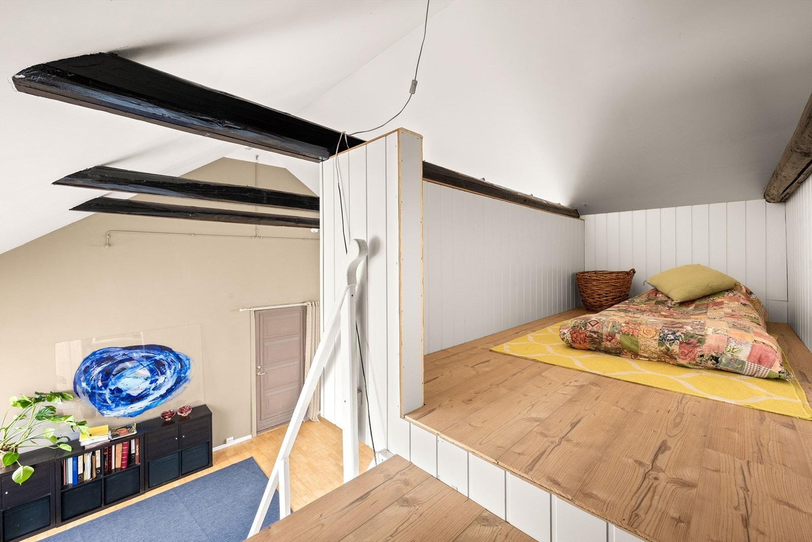 Hems med adkomst fra næringsdelen. Galleribilde