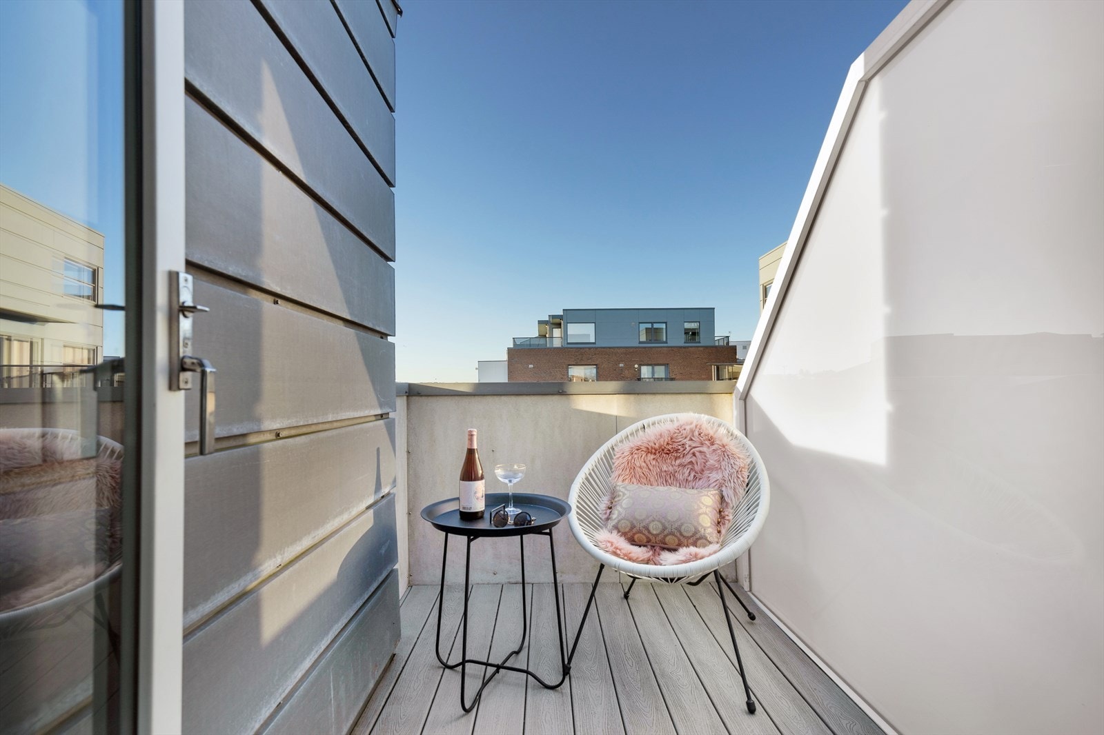 Balkong med ettermiddag/kveldssol Galleribilde