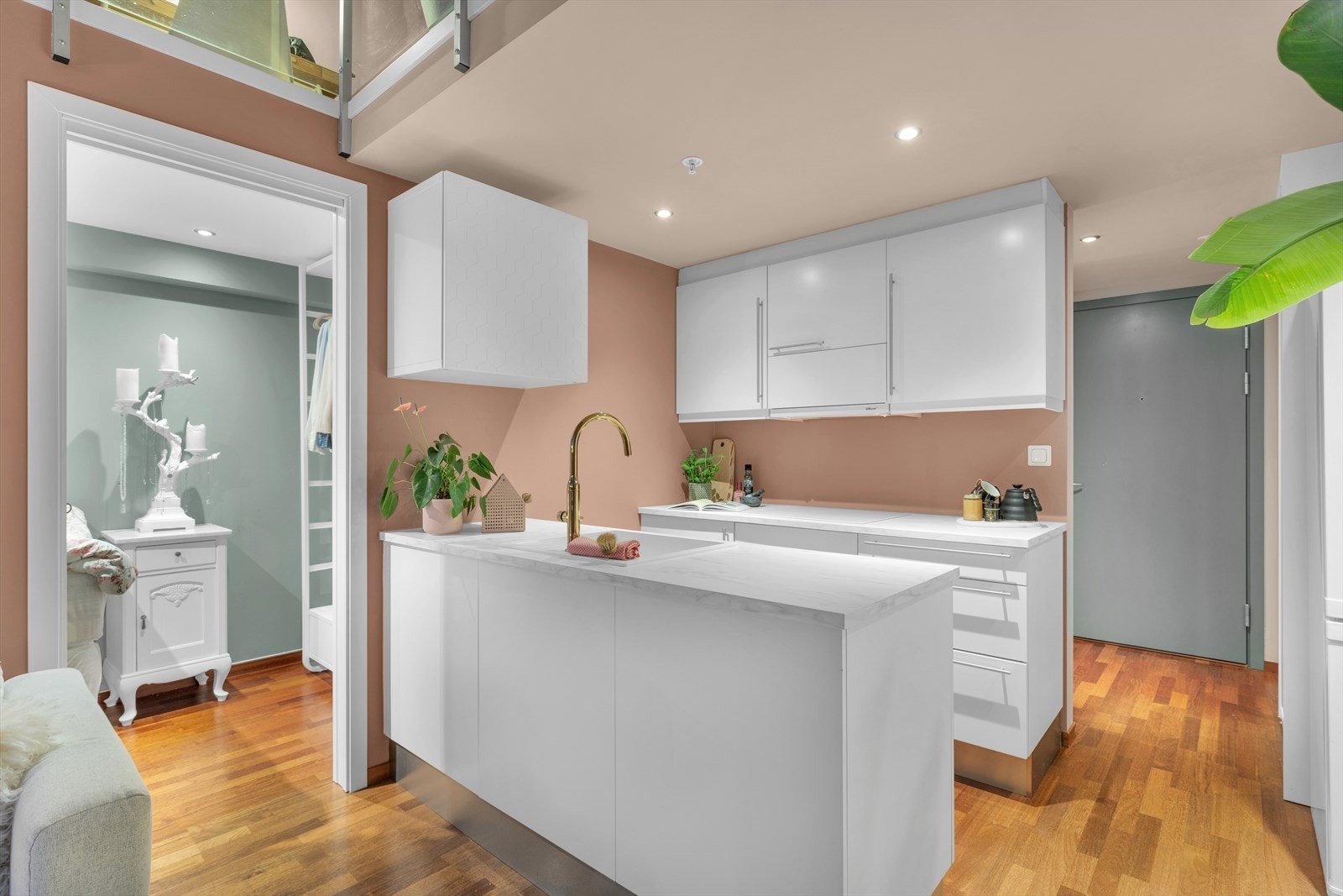 Fra stue har man også tilkomst til soverom fra to sider. Dette gjør at man får flere innredningsmuligheter Galleribilde