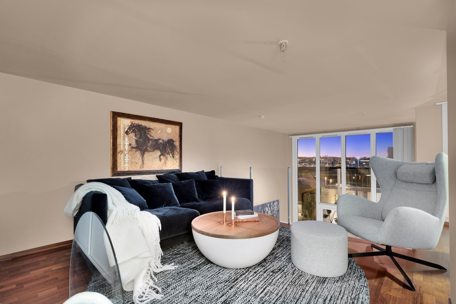 Romslig hems som er blitt benyttet som både soverom nr. 2 og stue/kontor Galleribilde