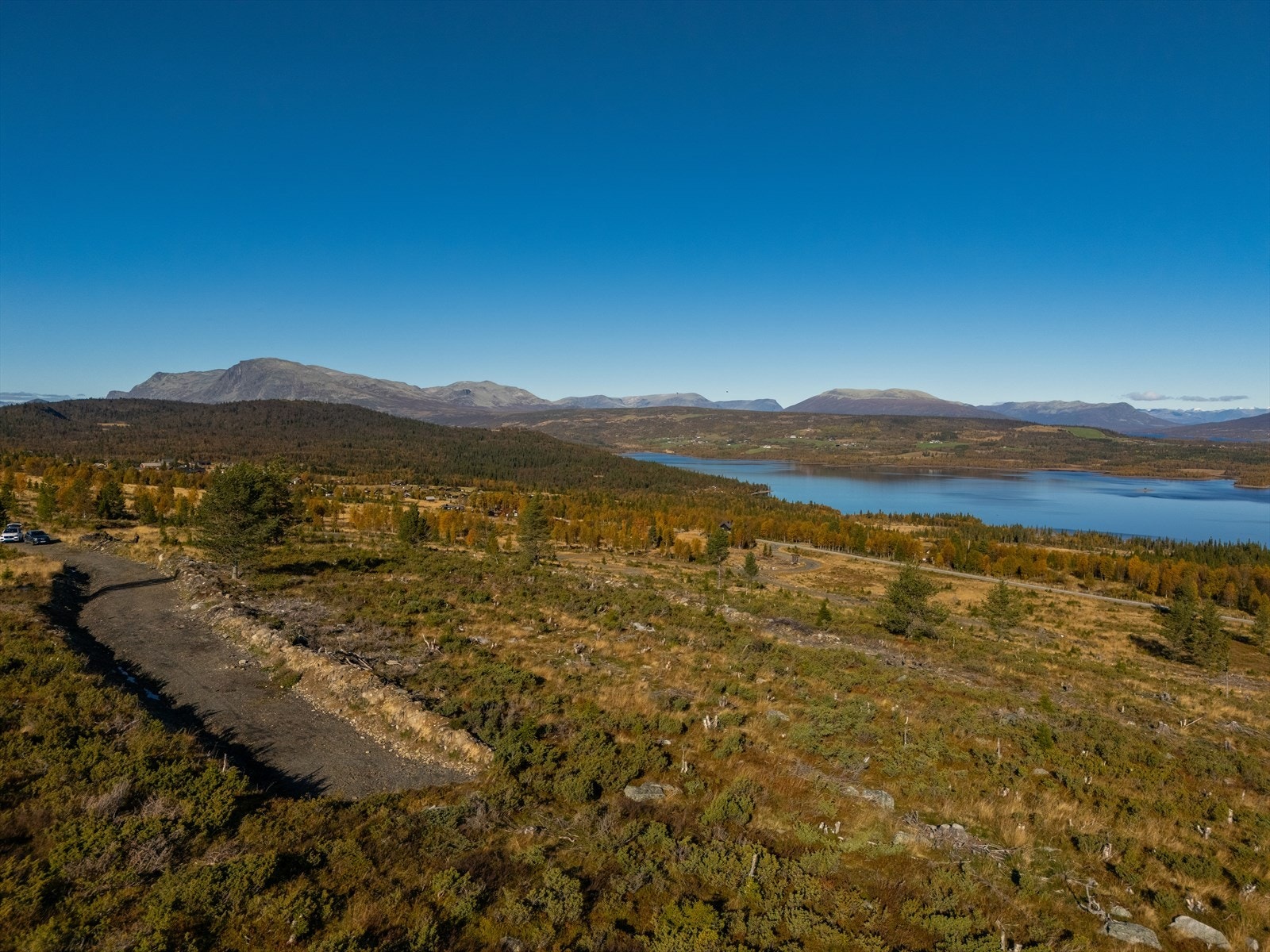 Bilde tatt i øvre del av hyttefeltet. I høyre del av bilde ser man Jotunheimen Galleribilde