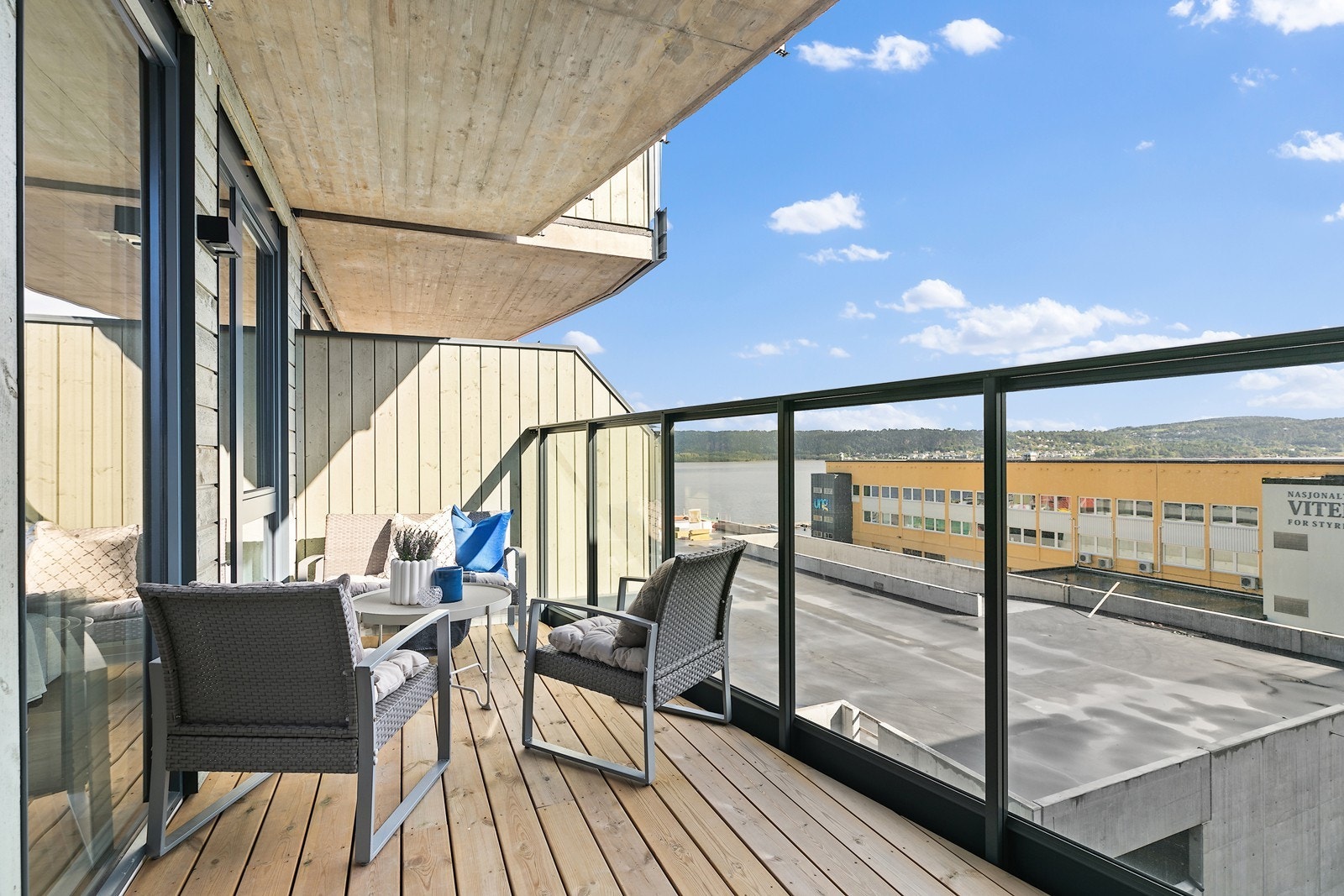 Stilfull og ny 2-roms med fin utsikt - Attraktiv beliggenhet i et helt nytt boligprosjekt -Garasje - Heis - Balkong! Galleribilde