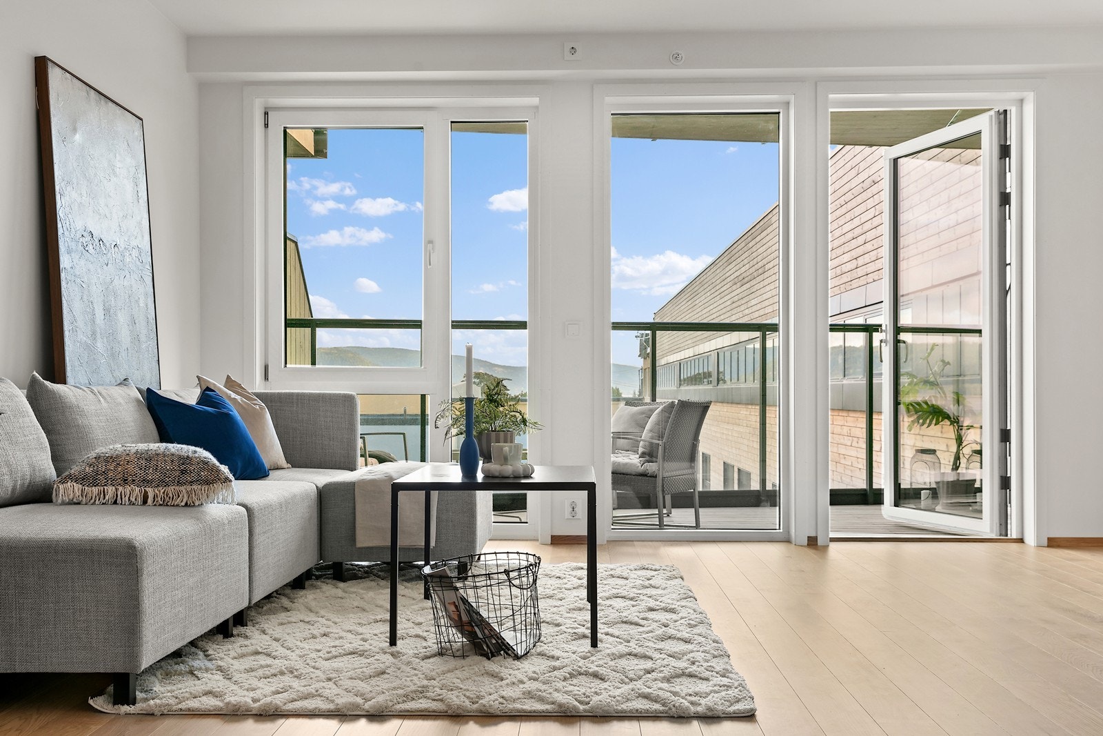 Den lyse og åpne planløsningen, er nøye utformet for å gi deg en funksjonell bolig med effektiv arealbruk. Galleribilde