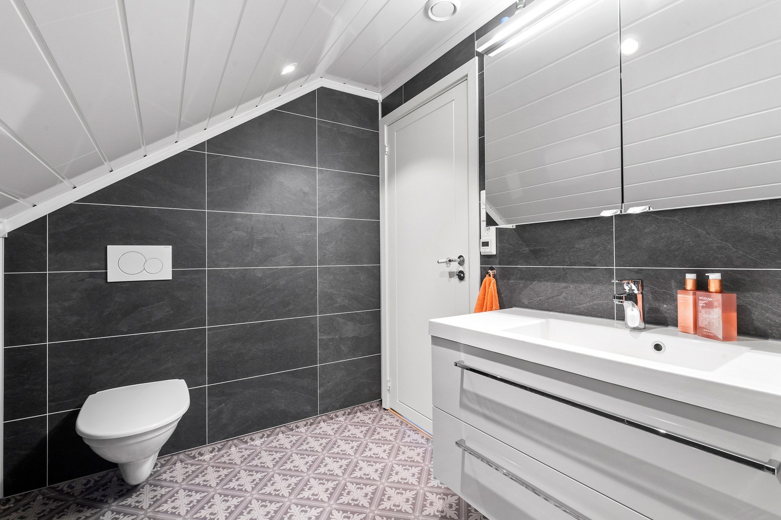 Bad/wc på loft Galleribilde