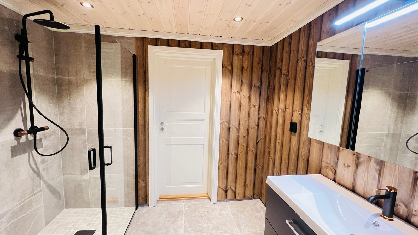 Bad nede med badstue Galleribilde