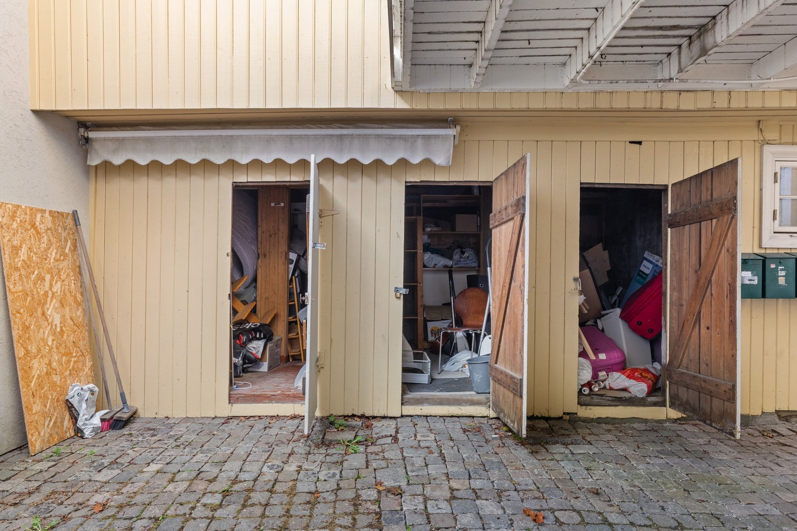 Dagens løsning. Arealet i 1.etasjen inntas som boligareal, med egen inngangsdør fra bakgården. Galleribilde