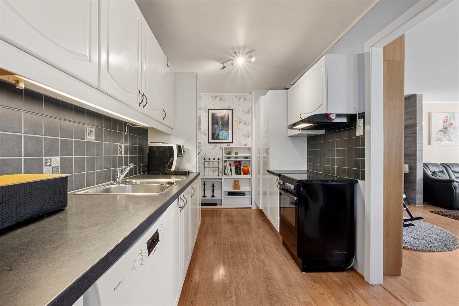 Kjøkken adskilt fra stue Galleribilde