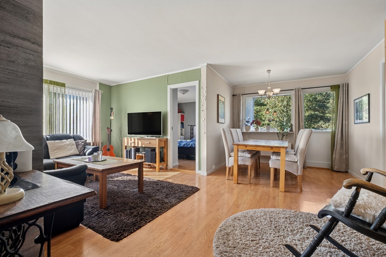 Lys og romslig stue Galleribilde