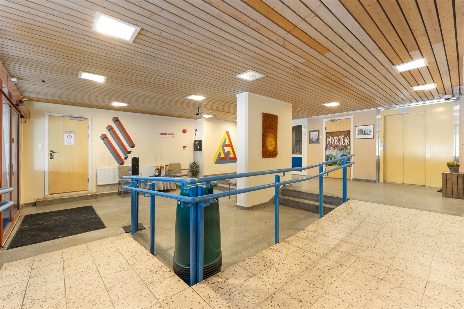 orettslaget har fasiliteter som heis og vaktmestertjenester, noe som bidrar til en enklere hverdag. Galleribilde