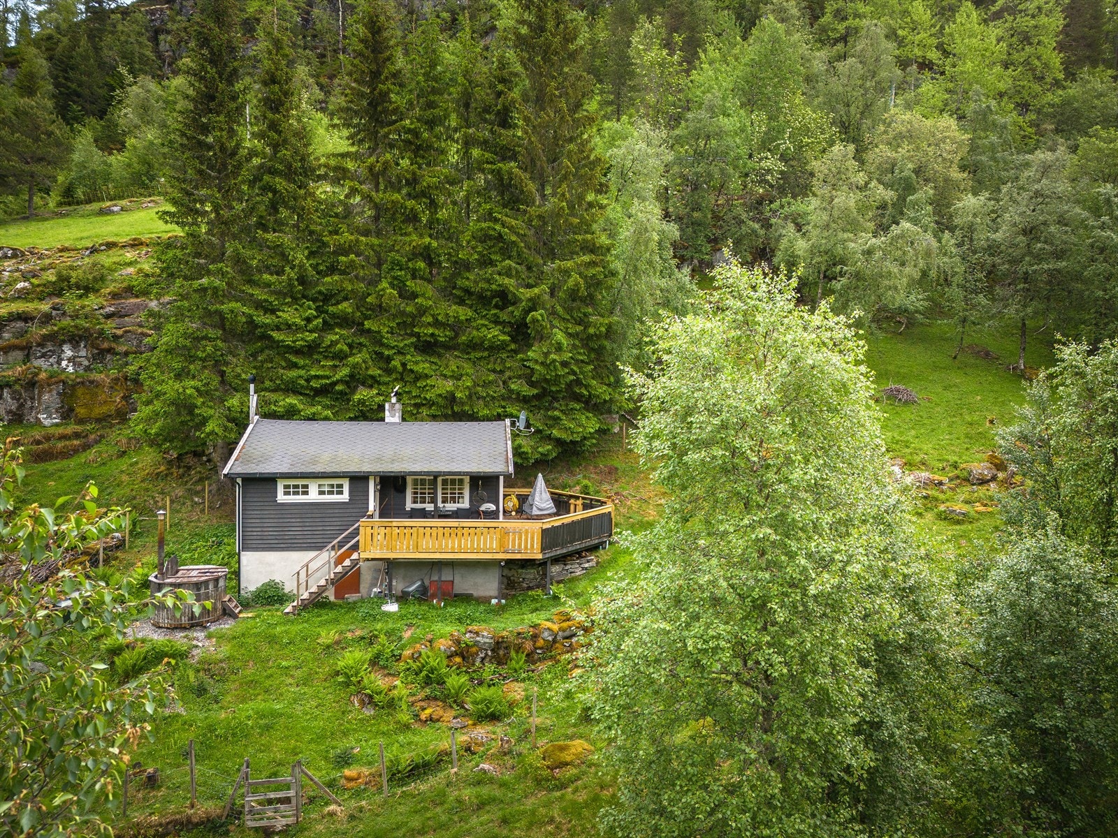 Hytten ligger for seg selv med en skjermet og fin beliggenhet. Galleribilde