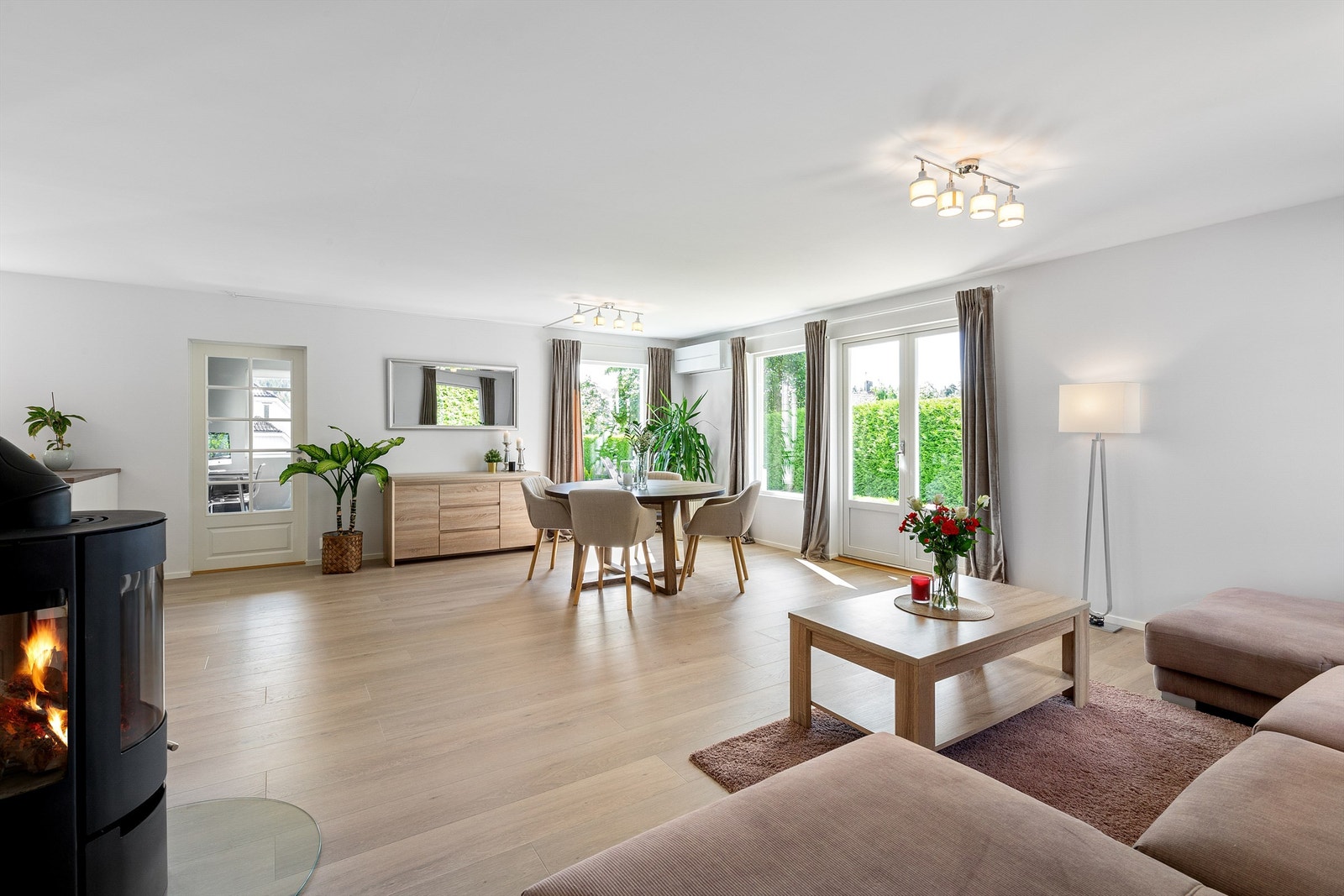 Luft-til-luft varmepumpe fra 2024 og peisovn fra 2022 (pipe bør rehabiliteres) Galleribilde