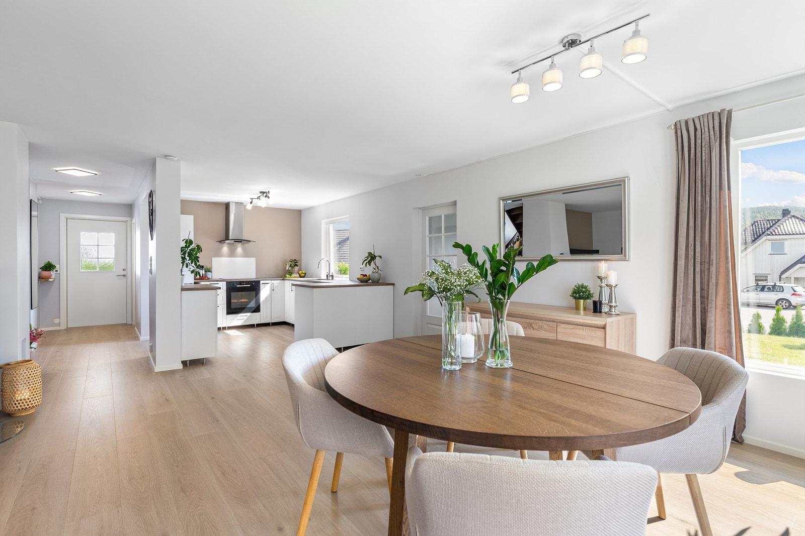 Det er gulvvarme i bl.a. stue, kjøkken, kontor og entré Galleribilde