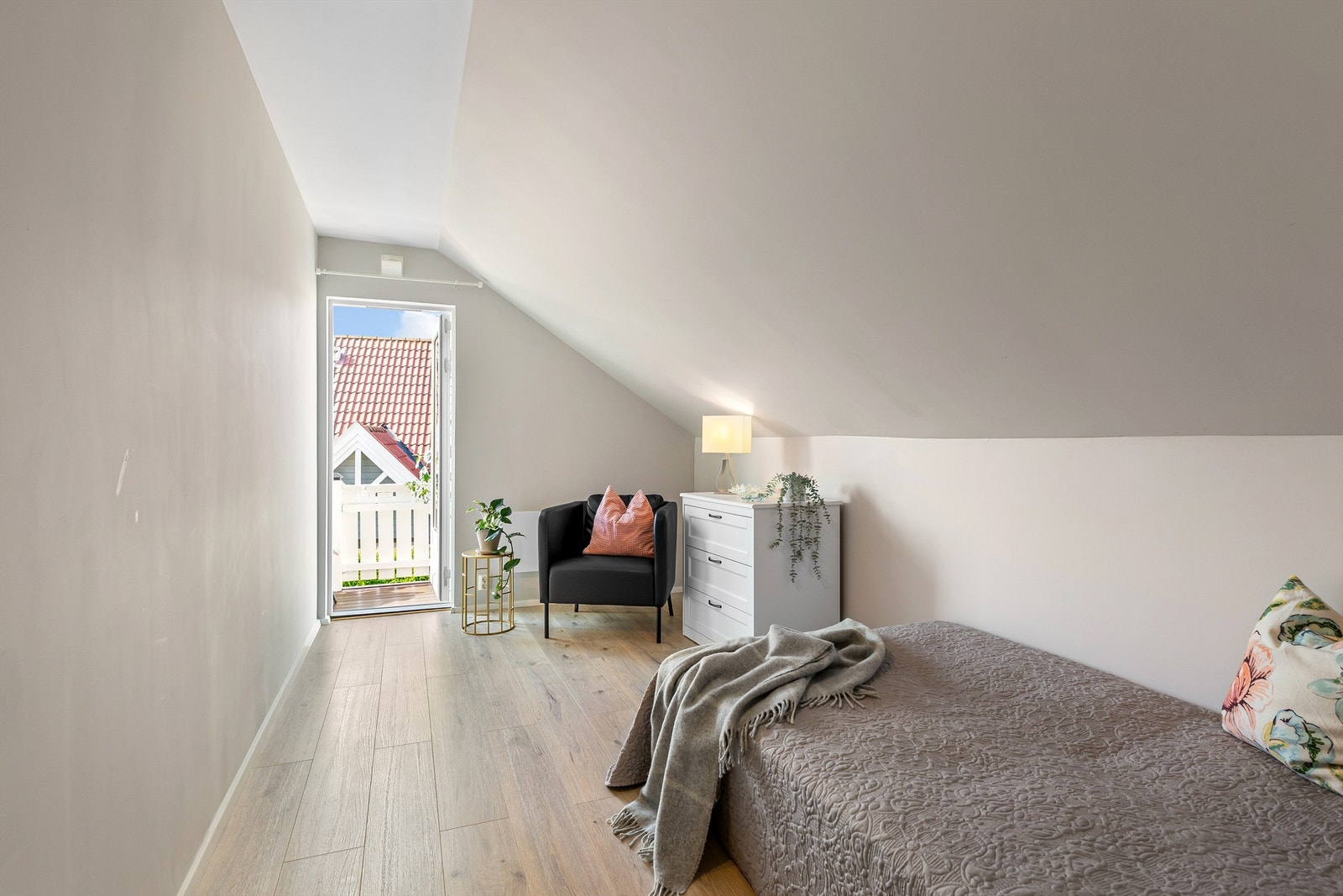 Soverom 2 med utgang til balkong Galleribilde