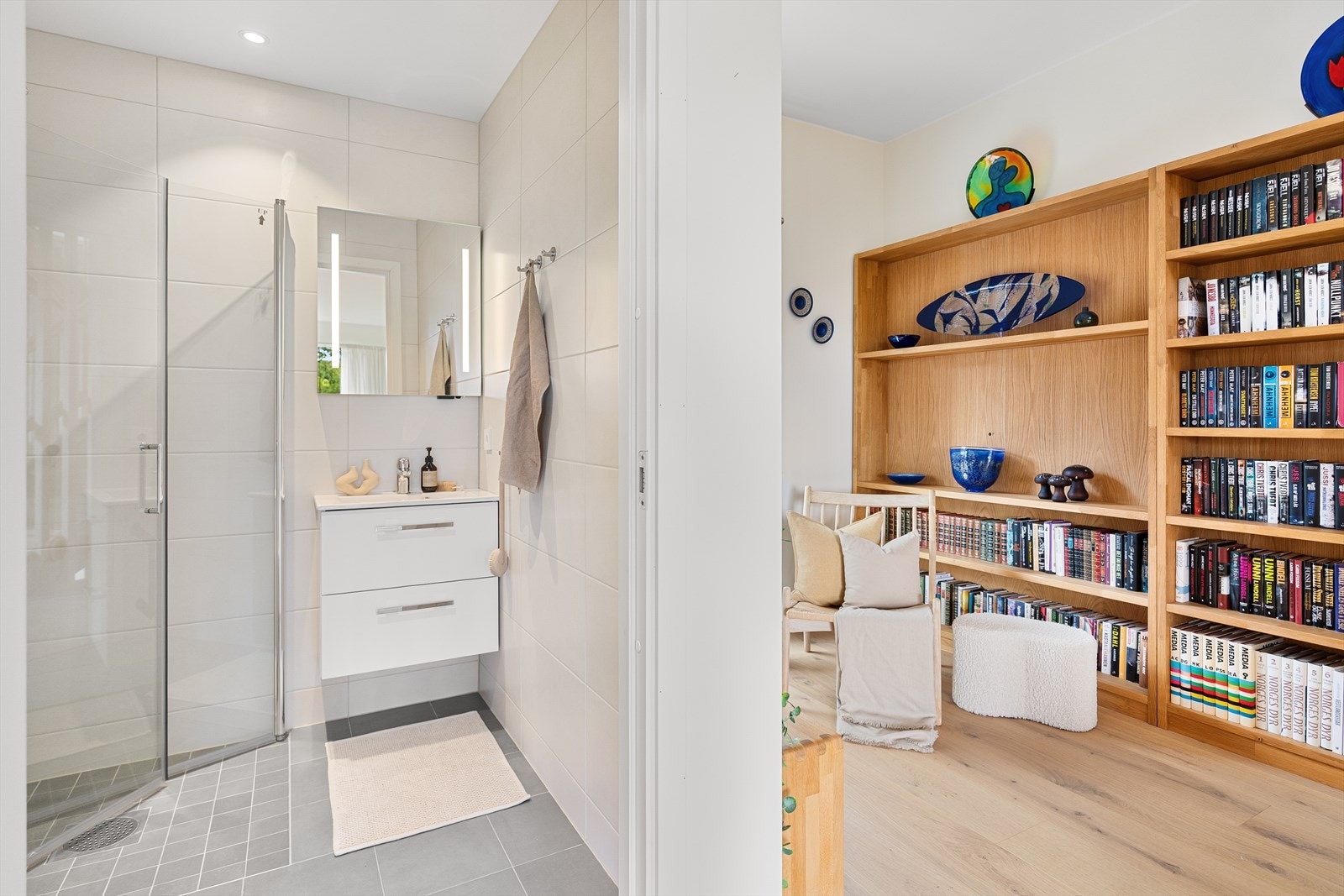 Her er bad 2 som også er helfliset med varme i gulv. Galleribilde