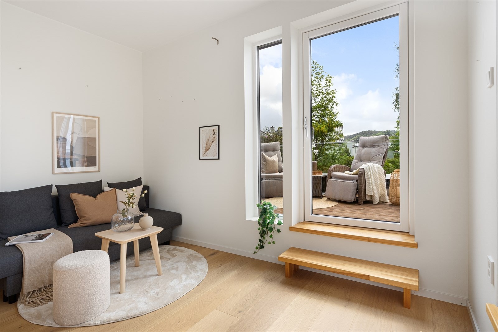 Her har man dør ut på siden og skyvedør på den andre siden. Galleribilde