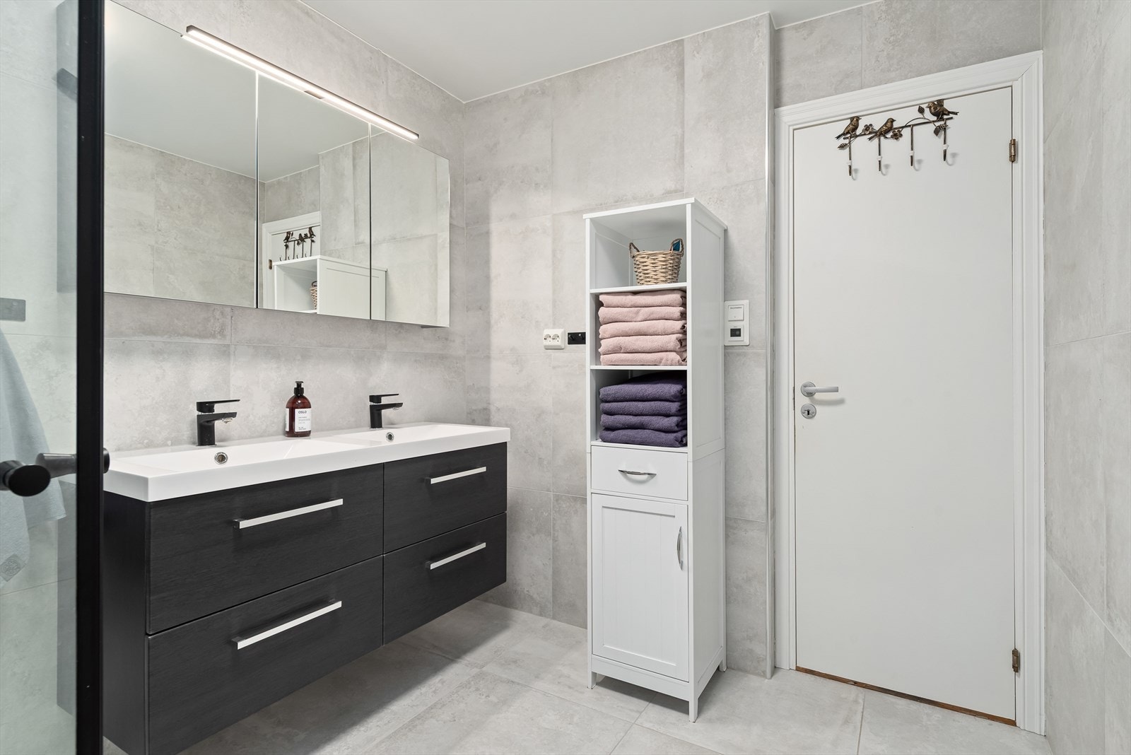 Lyst, fint og moderne bad Galleribilde