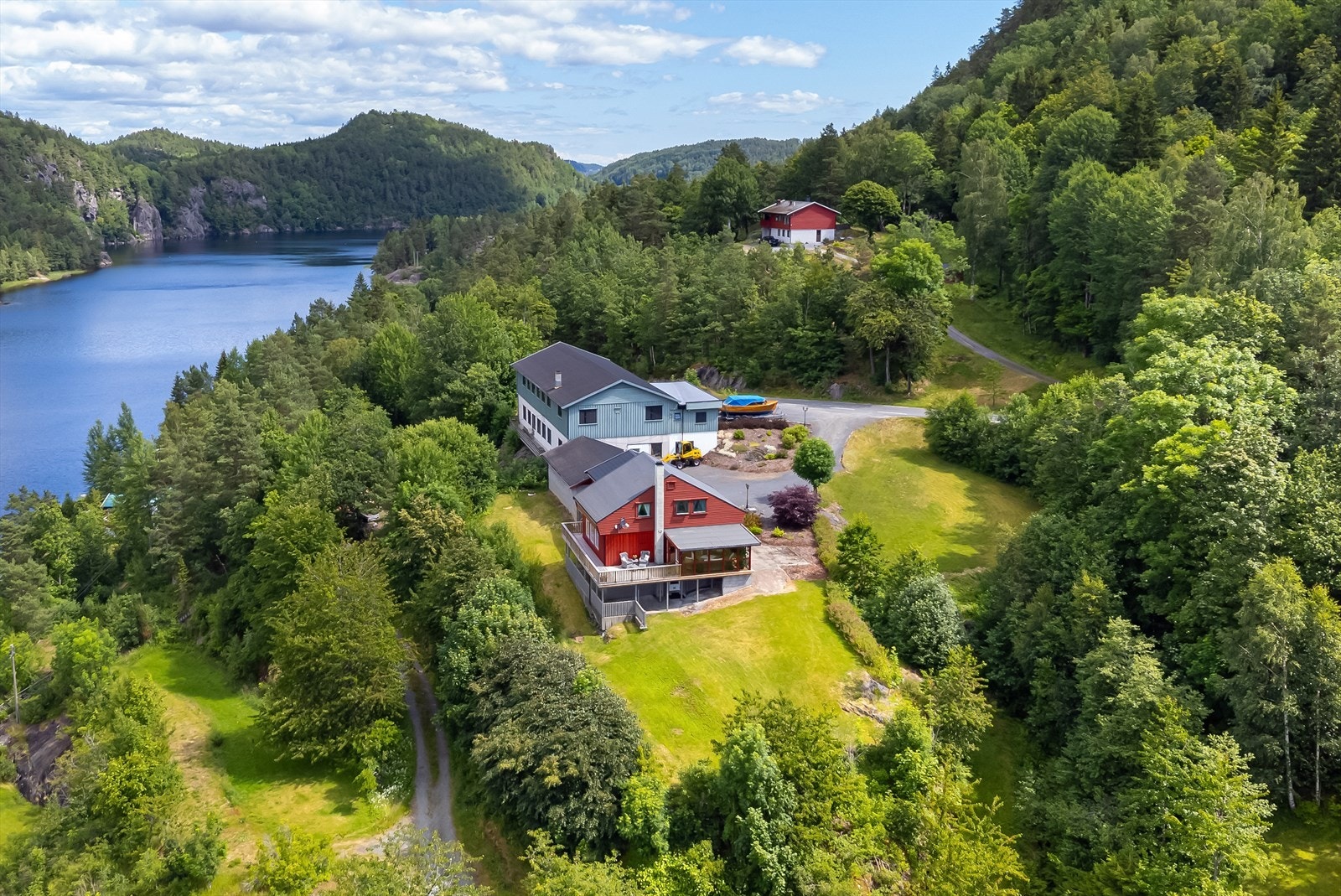 Dronebilde over eiendommen Galleribilde