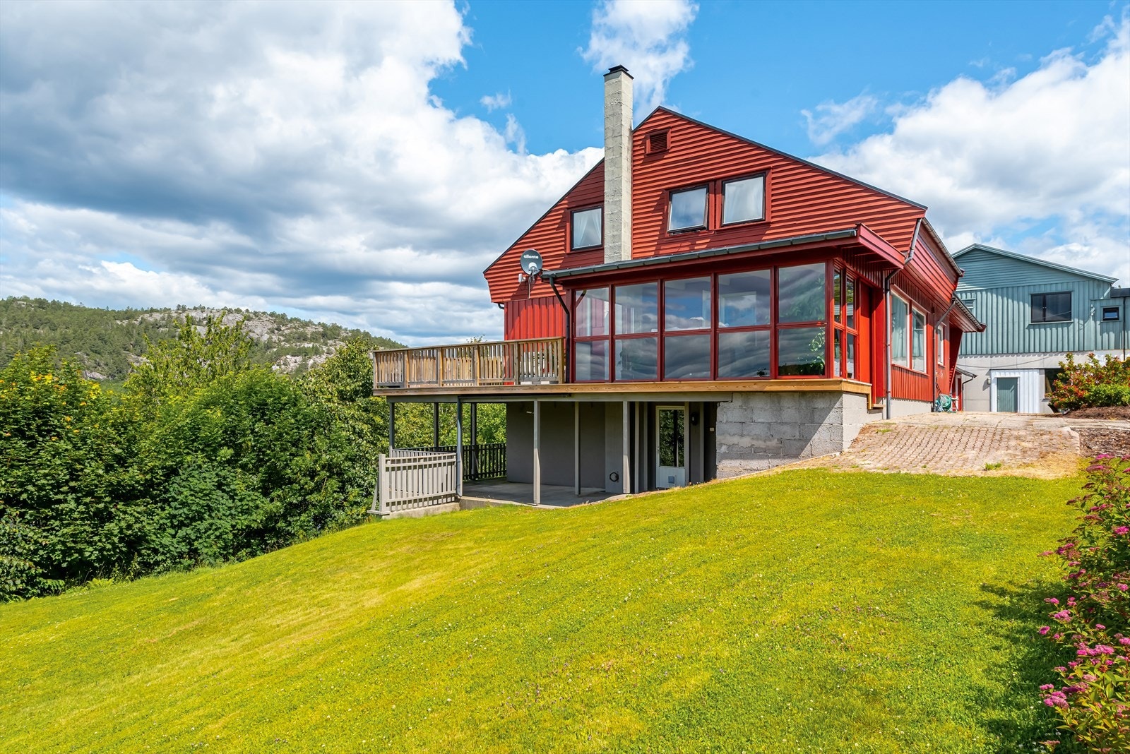 Utestue på terrassen - en fin forlengelse av stuen Galleribilde