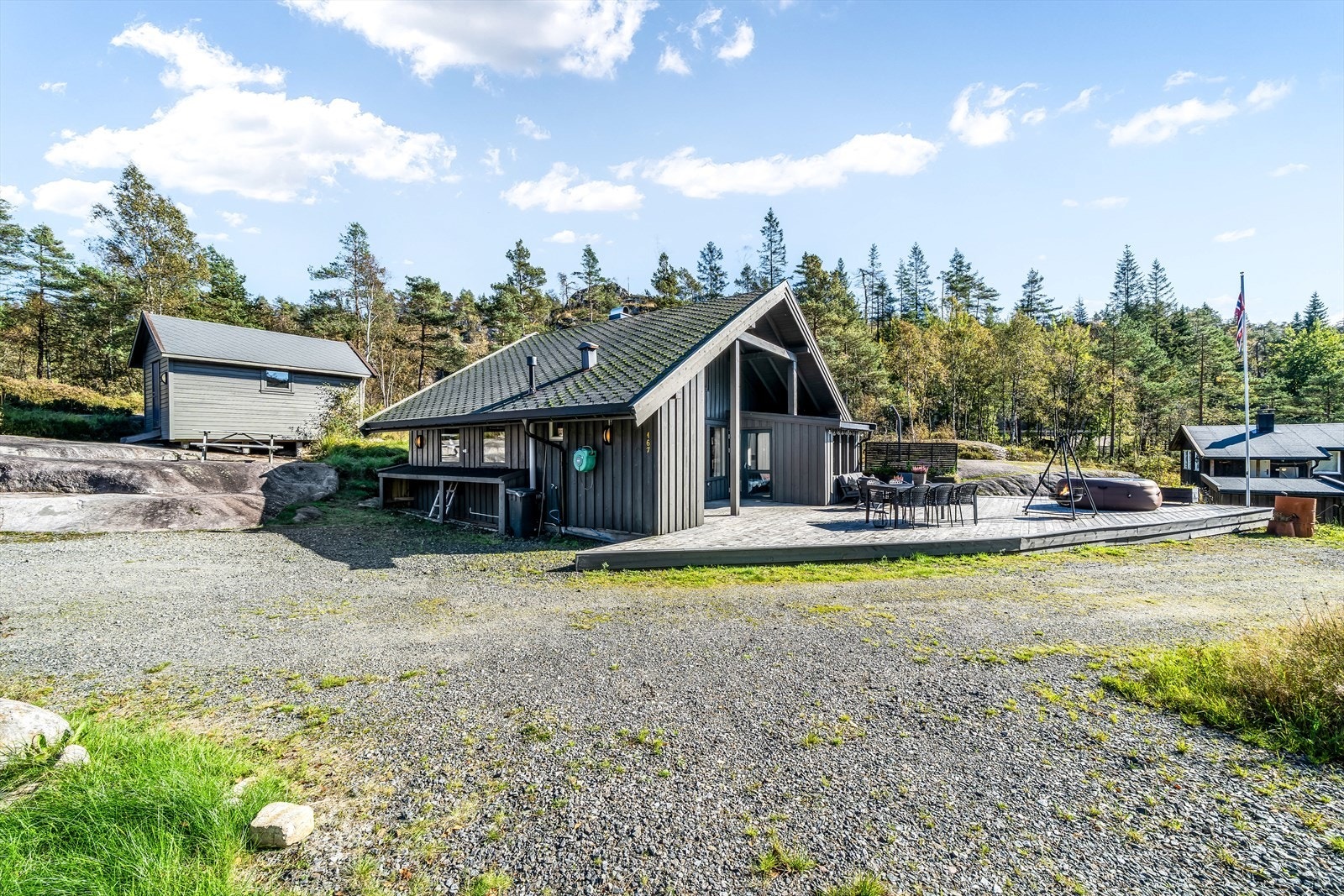 Godt med parkeringsplass på egen tomt. Galleribilde