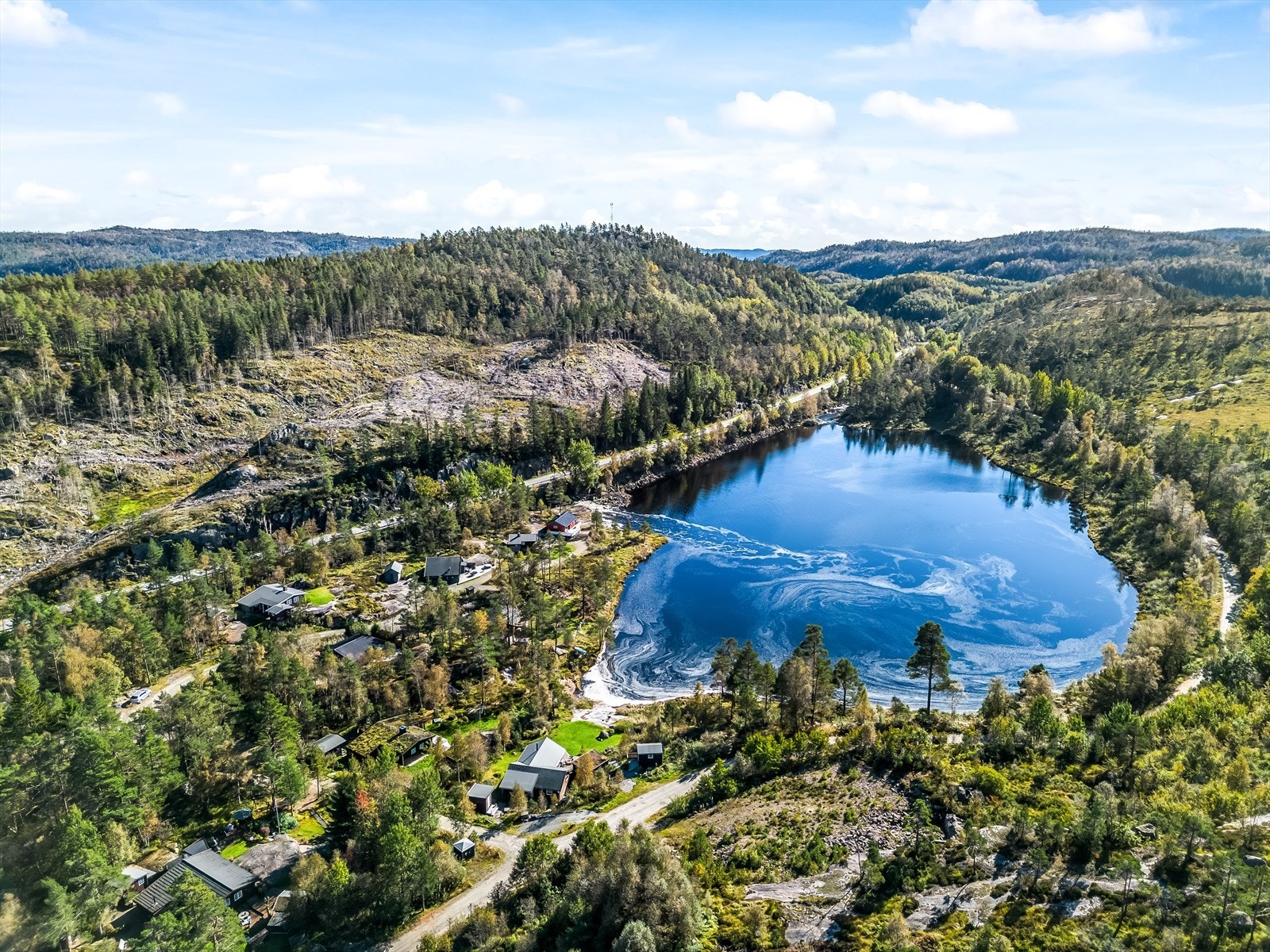 Kort avstand fra hytta til Lyngdal og Kvinesdal. Galleribilde