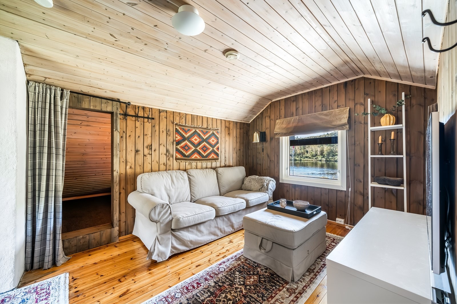 Loftstua er et ypperlig rom med flere bruksmuligheter. Galleribilde