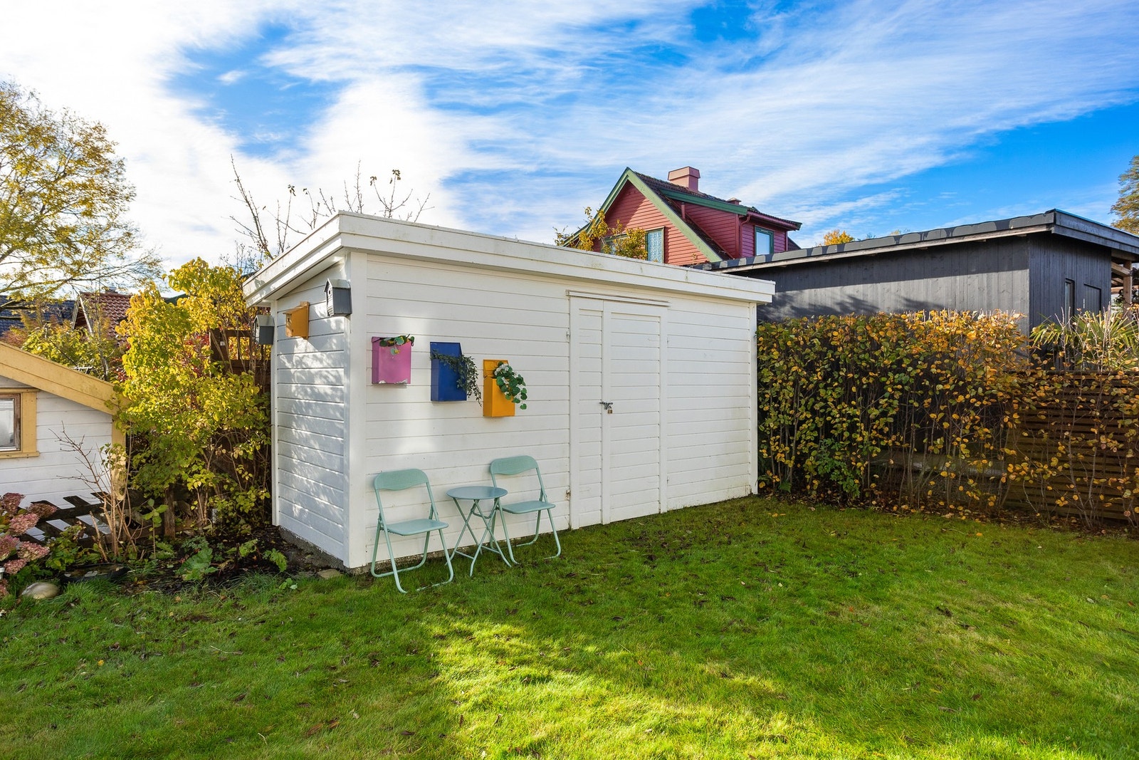 Hagen innbyr til lek for de minste, og her kan man enkelt sette opp en trampoline eller spille fotball med venner etter skolen Galleribilde