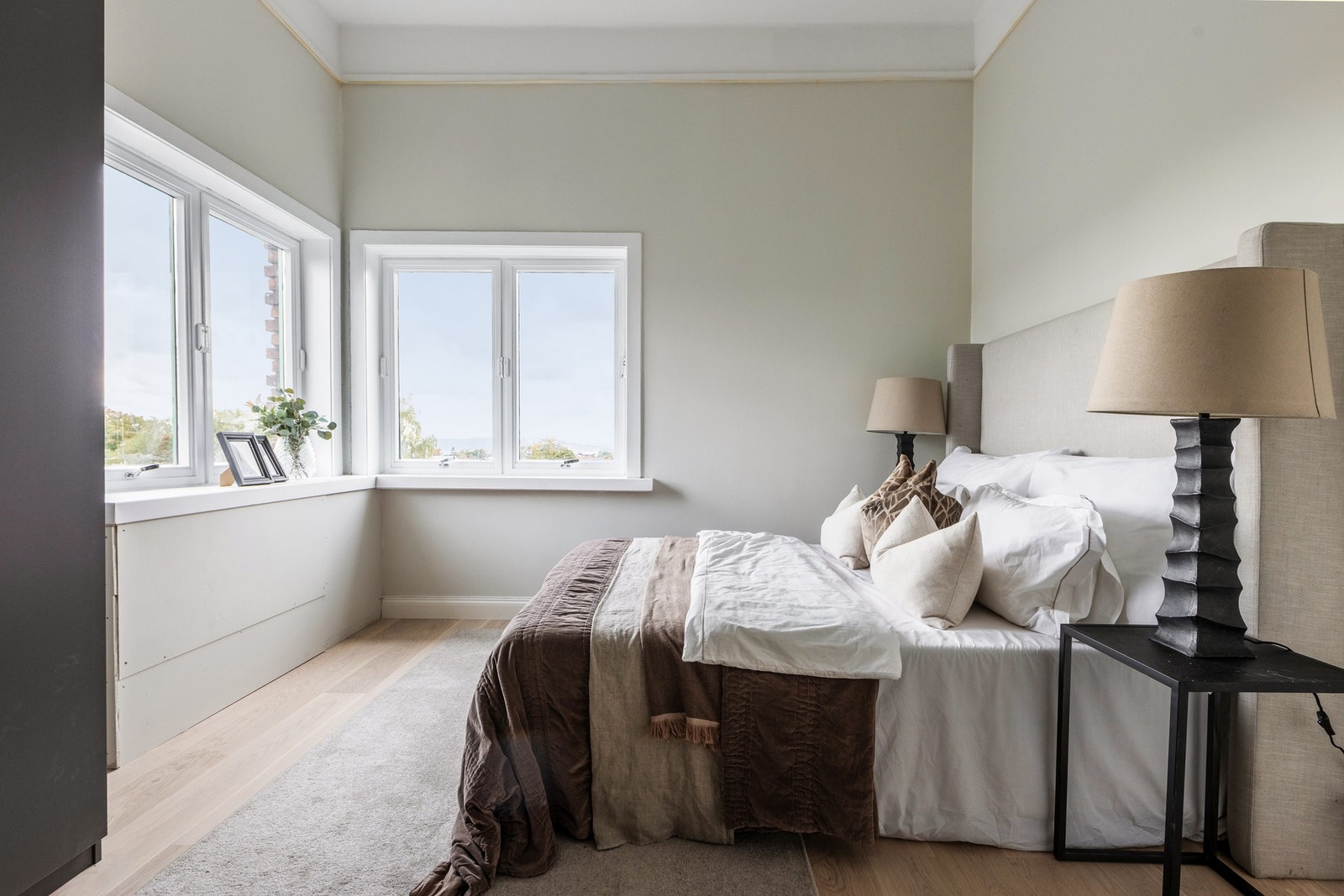 Stort hovedsoverom med god plass til dobbelseng og ønsket møblering. Galleribilde