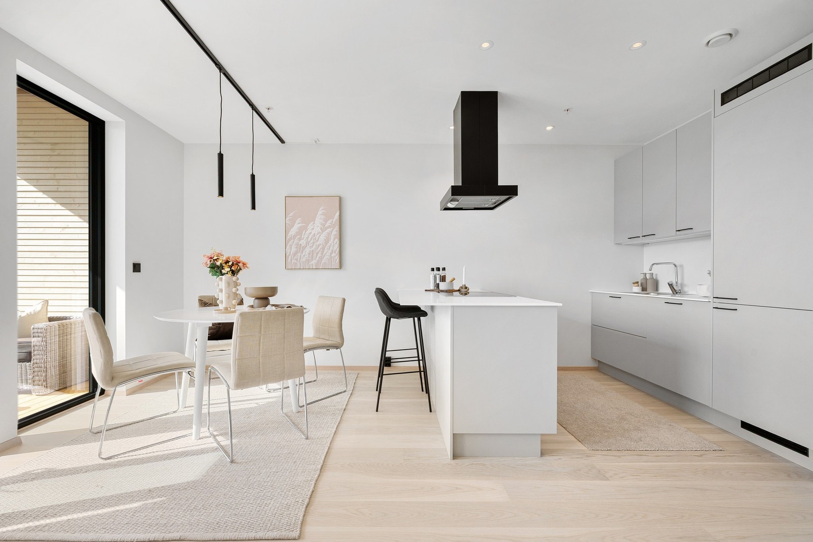 Leiligheten oppleves lys og luftig. Galleribilde