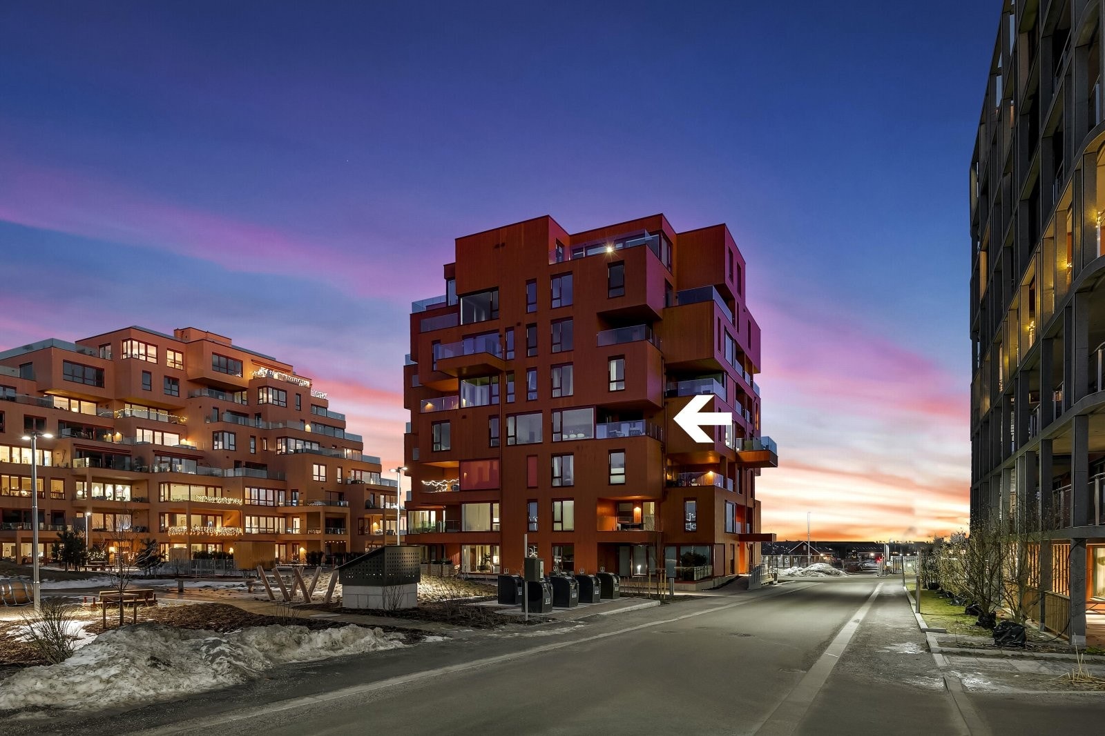 Leiligheten ligger i byggets 4. etasje. Garasjeplass med lader og bod i kjeller på 5 kvm Galleribilde